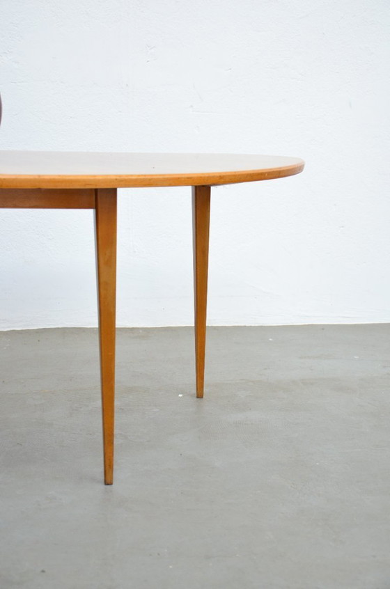 Image 1 of Vintage niervormige salontafel van walnotenhout, retro mid-century stijl uit de jaren 60.