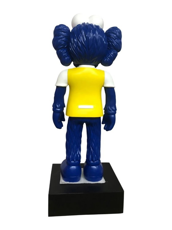 Image 1 of Sculpture en fibre de verre - Marionnette de mode KAWS - Multicolore