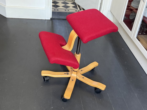 Image 1 of 2x chaise de bureau ergonomique Stokke/Varier Wing
