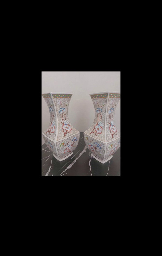 Image 1 of True pair of Asian vases 1850/1960