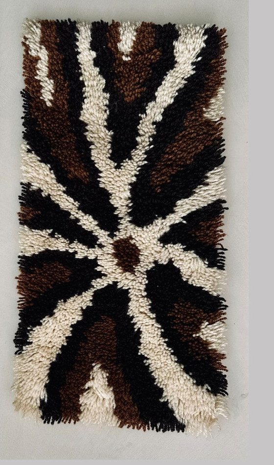 Image 1 of 1x Arazzo in lana vintage a contrasto bianco e marrone | Mid-Century Modern | Arte murale retrò