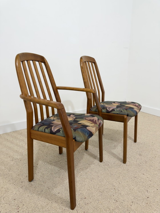 Set of 2 Armchairs and 3 Dyrlund Dining Chairs – Wood (photo 14 of 15)