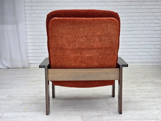 Image 1 of Deense fauteuil uit de jaren 70, oranje/rood meubelvelours, donker eikenhout.