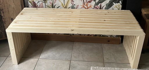 Banc à lattes en pin