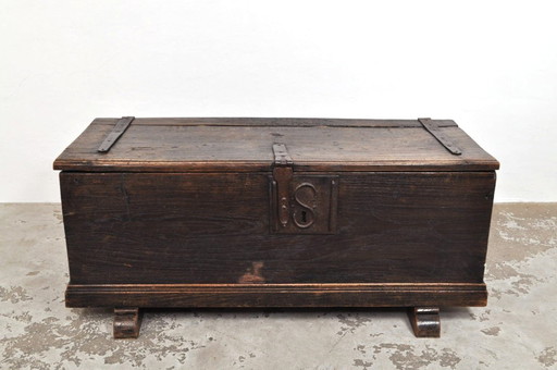 Coffre ancien en chêne provenant d'un monastère, années 1780