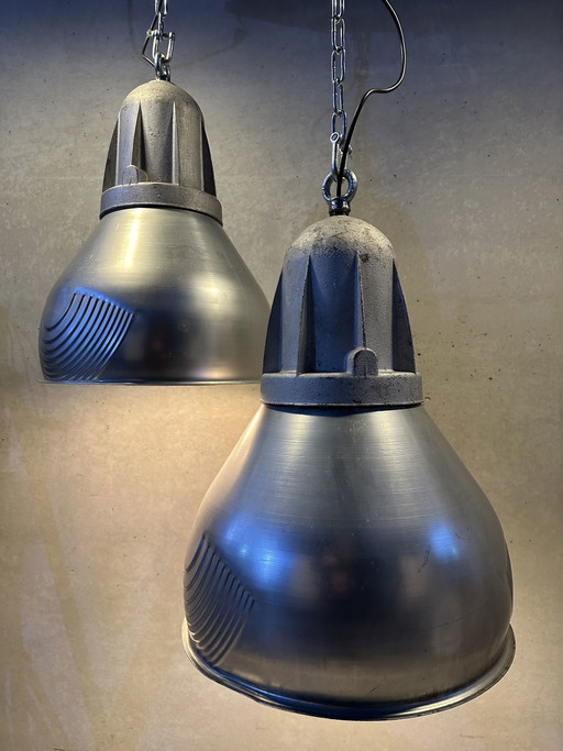2x vintage hanglampen Schréder