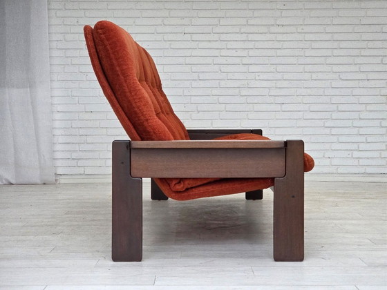 Image 1 of Dänisches 3-Sitzer-Sofa aus den 1970er Jahren, orange/roter Möbelvelours, Eichenholz.