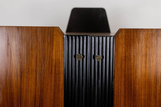 Image 1 of Coppia di armadi italiani impiallacciati in teak. Circa 1960.