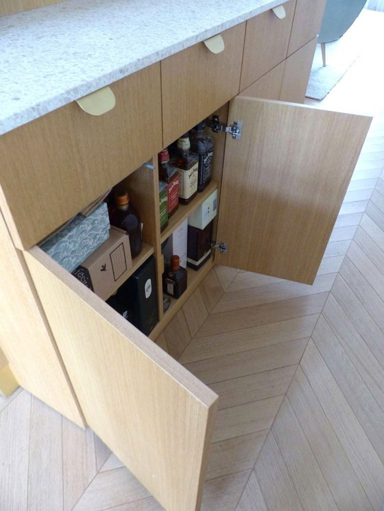 Image 1 of Moderne Bar aus massiver Eiche und doppelter Terrazzo-Arbeitsplatte – Einzigartiges Stück