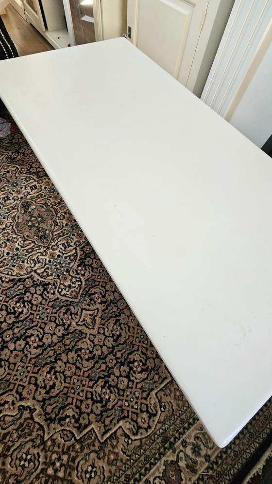 Image 1 of Robuster weißer Couchtisch aus Holz (Massivkiefer)