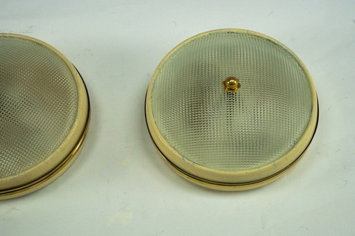 Lumi Milano, Paar Wand- oder Deckenleuchten aus Glas, Messing und Lack. Italien 1950