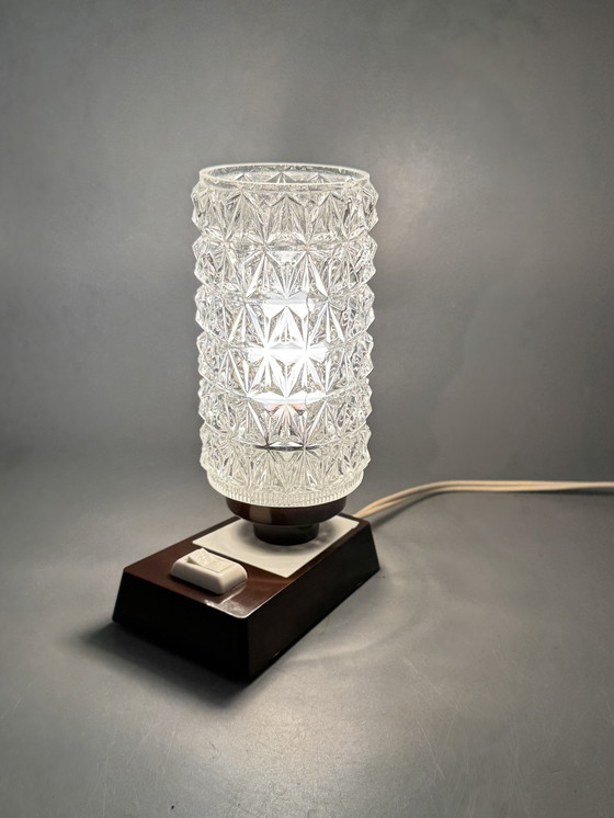 Image 1 of Vintage tafellamp met glazen kap (jaren ’70 stijl)