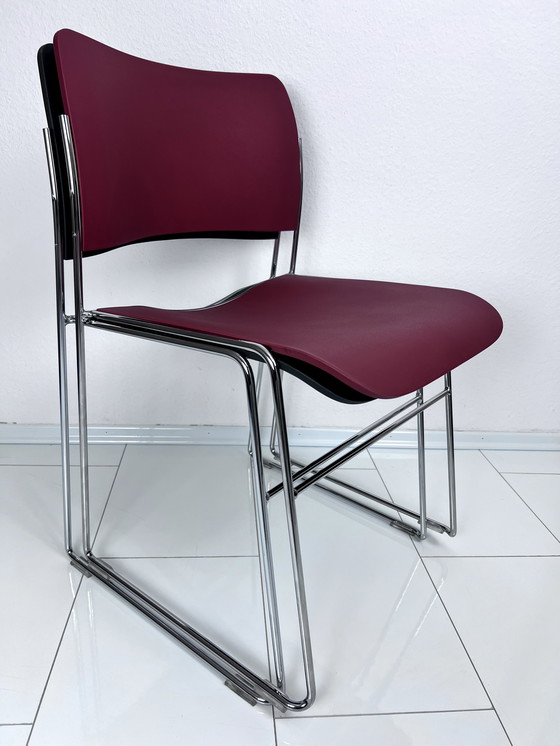 Image 1 of 2 x HOWE 40/4 bijzetstoel - Iconisch ontwerp