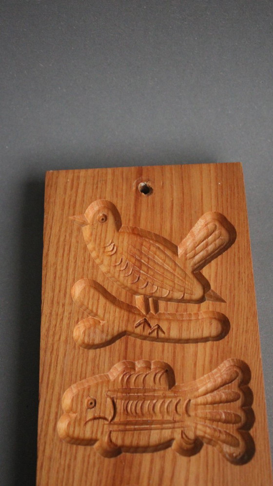 Image 1 of Stampo vintage in legno per Springerle, con design a 3 strisce: uccello, pesce e cigno.