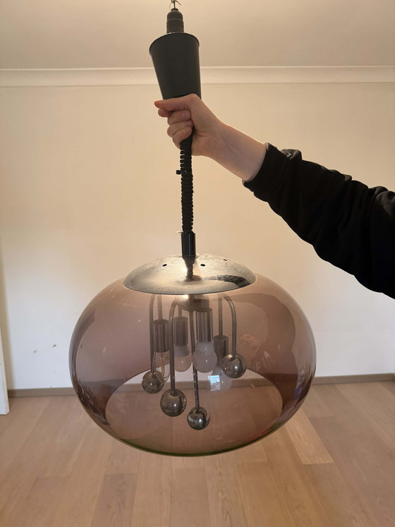 Image 1 of Suspension Sputnik italienne de style futuriste, années 1970, acrylique fumé et chrome, hauteur réglable