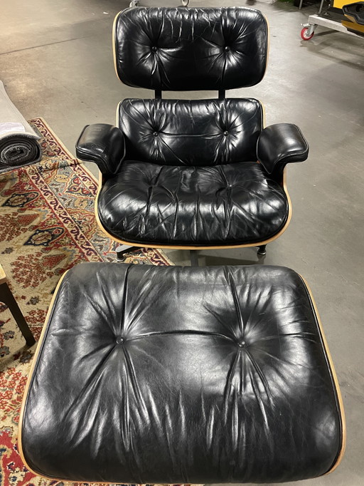 1x Vitra Eames Mid Century Lounge chair + Ottoman