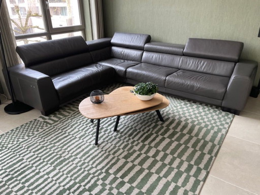 Canapé d'angle en cuir avec dossier réglable et ensemble de tables basses