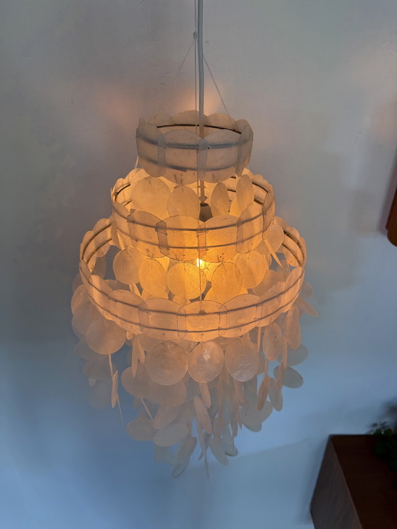 Image 1 of Lampada vintage in conchiglia di capiz e madreperla, anni '70