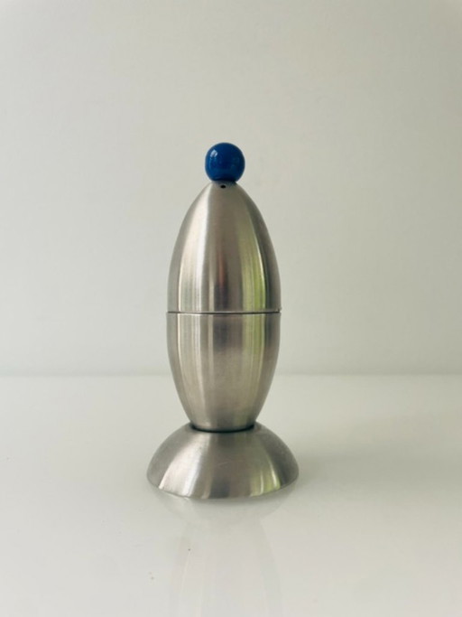 Postmodern salt spreader Zack – stainless steel design