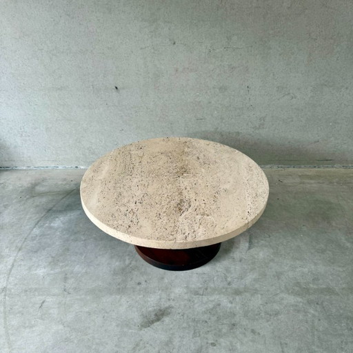 Runder Couchtisch aus Travertin mit Eichengestell | Italien, 1970 | Mid Century Modern