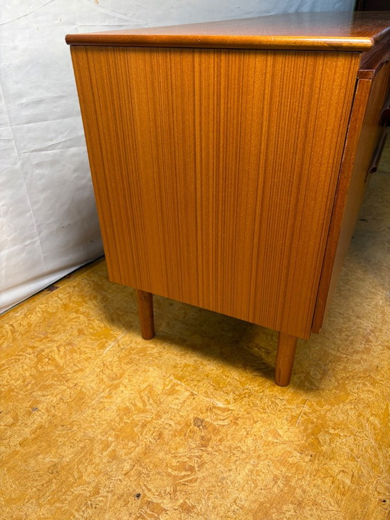 Buffet vintage exceptionnel en teck, style années 60 | Design britannique scandinave. Un buffet vintage des (photo 8 of 9)