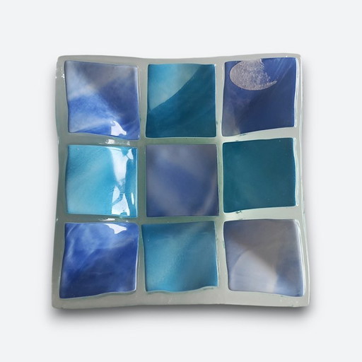 Objeto vintage de cristal de Murano hecho a mano en un estudio: diseño de mosaico fusionado.