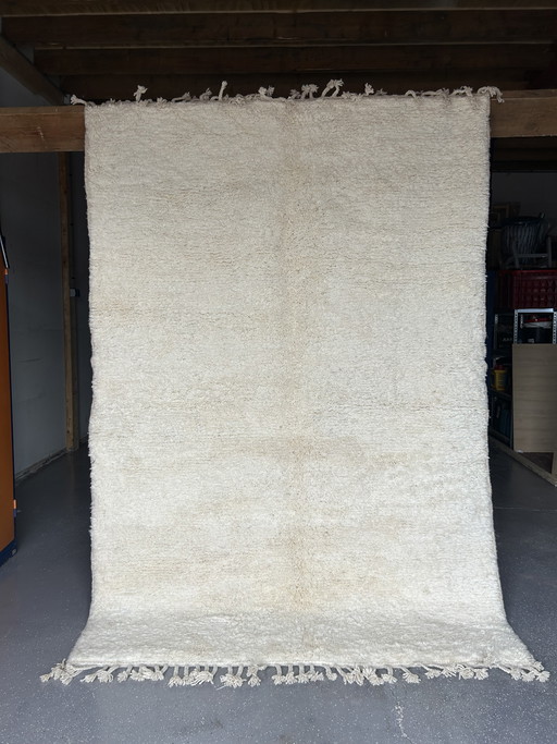 Tapis Beni Ouarain entièrement uni – 310 x 202 cm