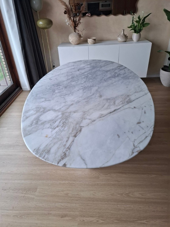 Image 1 of Beautiful Italian Carrara marble table.