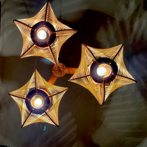 Image 1 of Lampadario rustico in legno con 3 luci in paglia di legno, anni '60