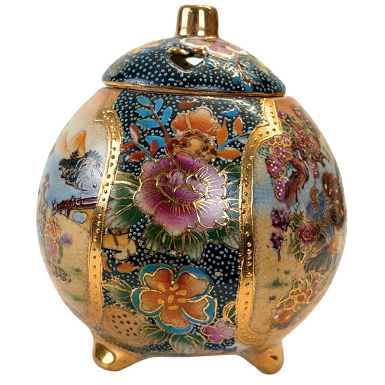 Chinese Satsuma-style Porcelain Koro with Geisha Decoration - circa – Decorative Objects, Gold (photo 6 of 10)