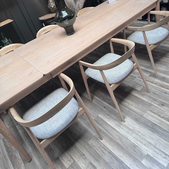 Image 1 of Table de salle à manger Castle Line en chêne naturel - extensible 200 x 100