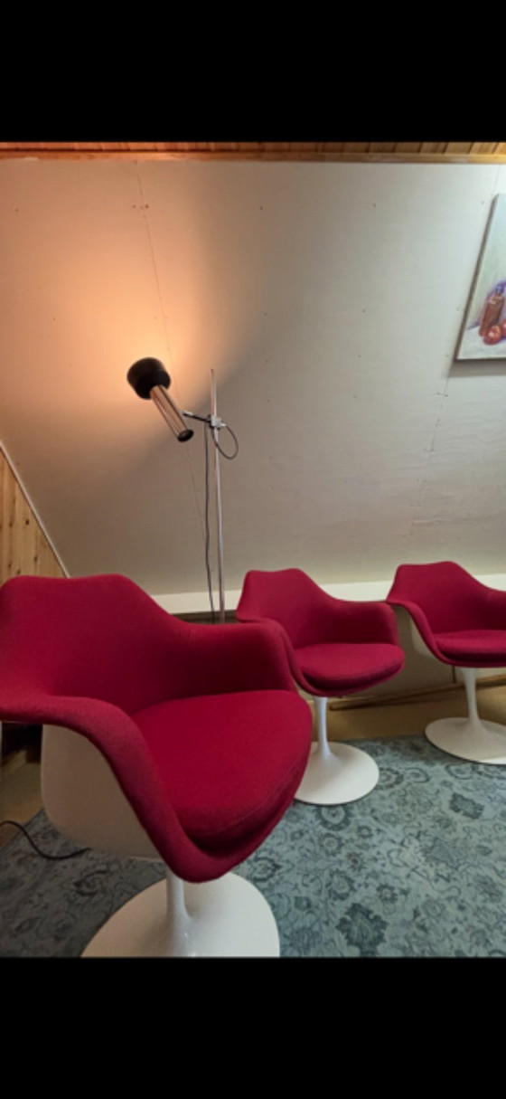 Image 1 of 4 x Tulip Saarinen swivel armchair