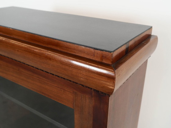 Image 1 of Notenhouten vitrinekast, Deens design, jaren 60, gemaakt in Denemarken.