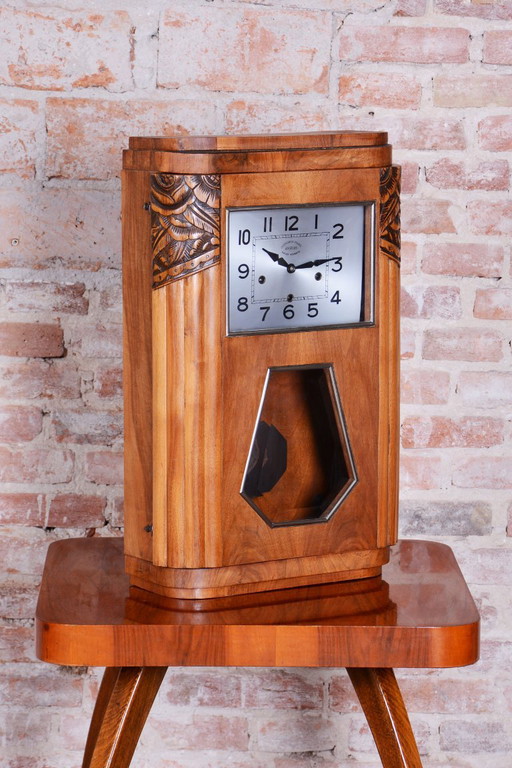 Originele art deco wandklok van ANGELUS, walnoothout, gerestaureerde Poolse afwerking, Frankrijk, jaren 1930. – klokken