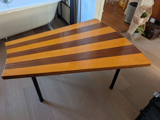 Splendido tavolino da caffè di metà secolo, realizzato a mano.