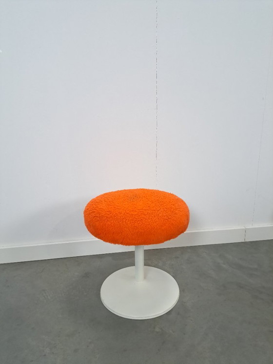 Image 1 of Sgabello in metallo bianco spaziale con soffice cuscino arancione