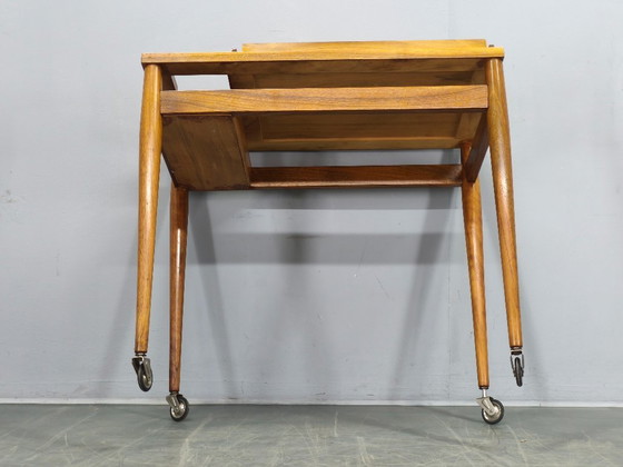 Image 1 of Carrito de servicio de nogal de mediados de siglo, Checoslovaquia, década de 1970.