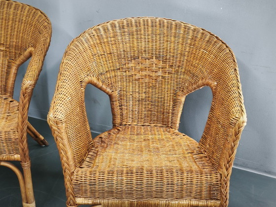 Image 1 of Conjunto de salón italiano de ratán y mimbre de los años 50, con cuatro sillones y mesa.