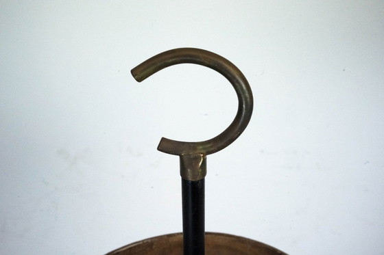 Image 1 of Paragüero de mediados de siglo en hierro y latón con relieve neoclásico, Italia, década de 1950
