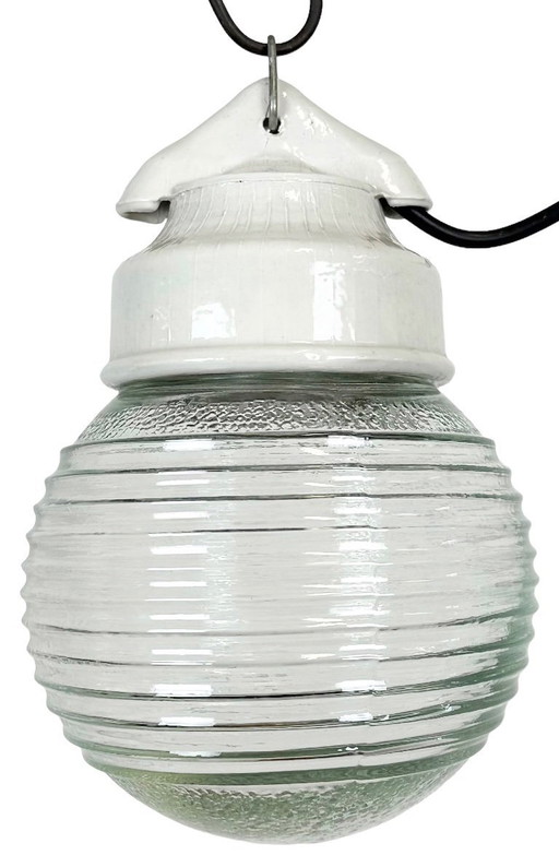 Lámpara colgante vintage de porcelana blanca con cristal acanalado, años 70