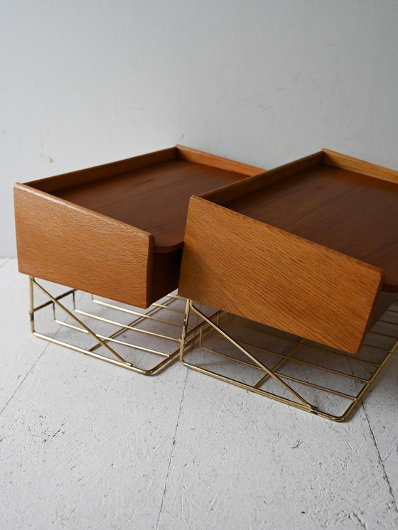 Image 1 of Paire de tables de nuit murales scandinaves des années 1950