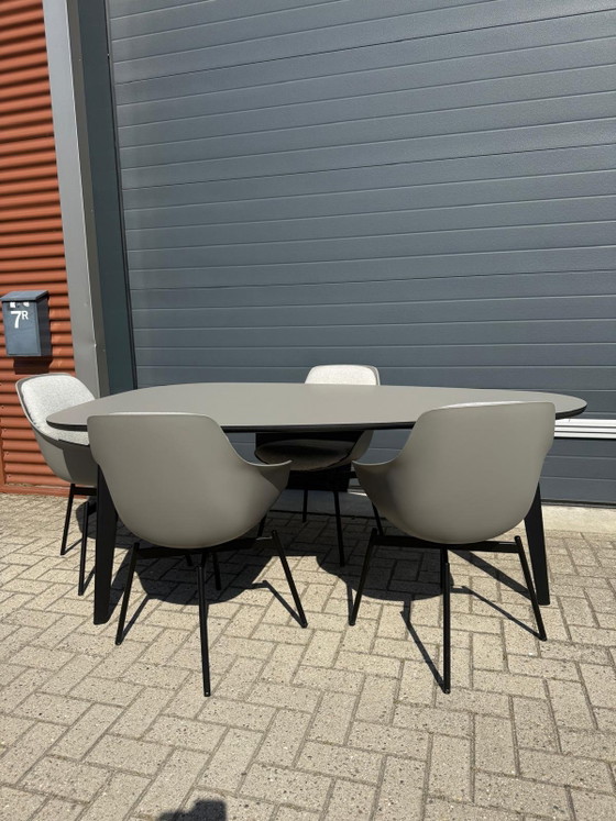 Image 1 of Table à manger Leolux - Bondi