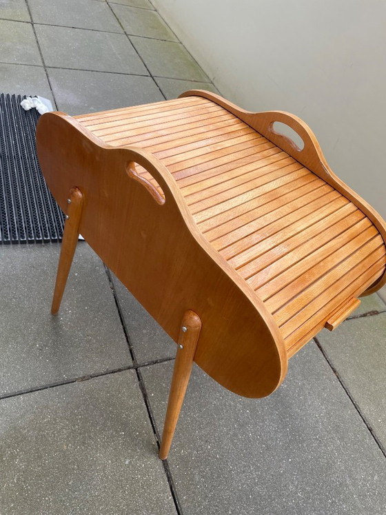 Image 1 of Naaidoos mid-century Deens design, tambour roll-top, 2 bakjes, houten poten