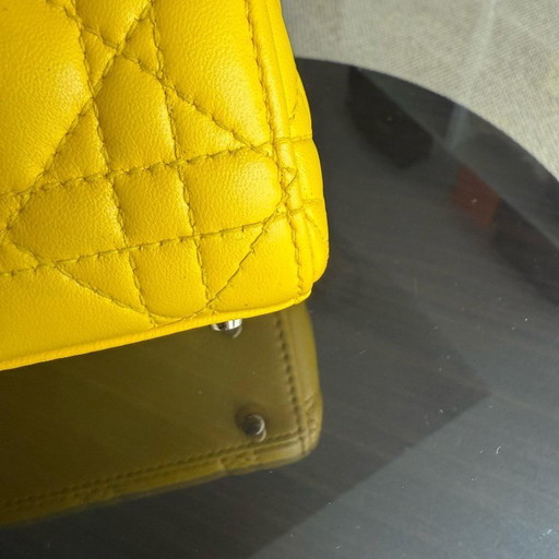 DIOR LADY MINI - CANNAGE LAMSLEER MET GEELGOUDEN BESLAG EN VERSTELBARE BAND
