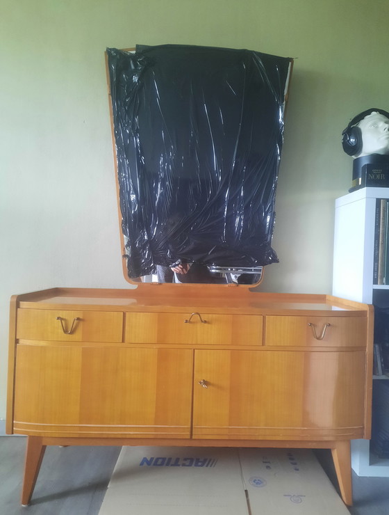 Image 1 of Hairdressing table with large mirror