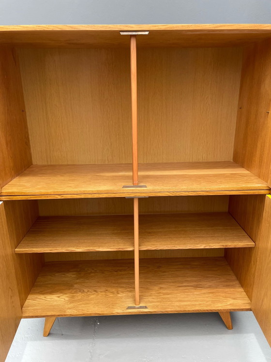 Image 1 of Armoire U-450 en placage de chêne, variante jaune et blanche, Jiří Jiroutek pour Interiér Praha, années 1960