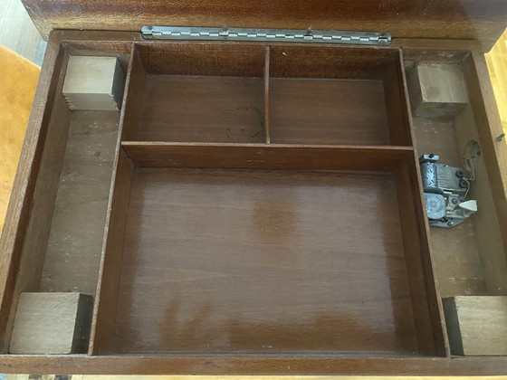 Image 1 of Charmanter klassischer Barock-Musik-Tisch aus den 1950er/60er Jahren mit funktionierender Spieluhr