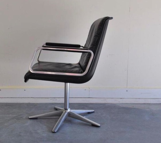 Image 1 of 4 esclusive sedie a secchiello brutaliste degli anni '60 in pelle e acciaio spazzolato