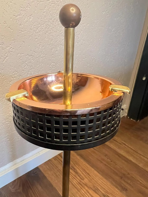 Image 1 of Posacenere Mid Century 1960 - Germania, in ottone e metallo. In nero, oro rosa e ottone patinato