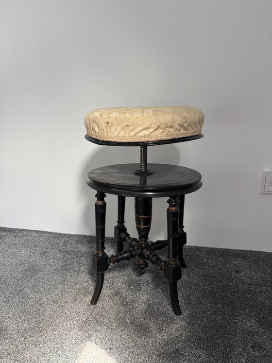 Image 1 of Sgabello per pianoforte regolabile in altezza